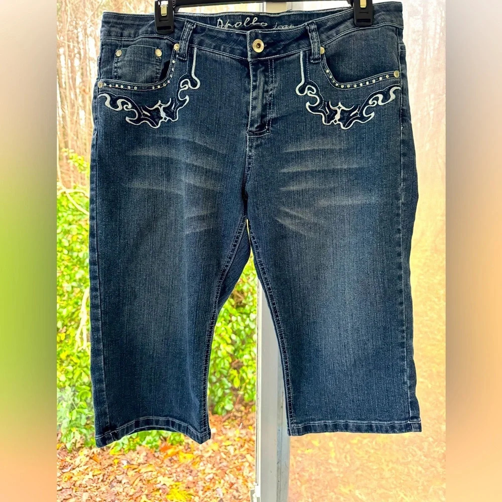 Apollo Jeans 14 Distressed, Embroidered & bejeweled capris size 14. Ramie blend.